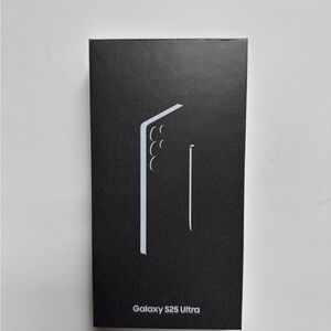 Samsung Galaxy S25 Ultra Packaging in Black